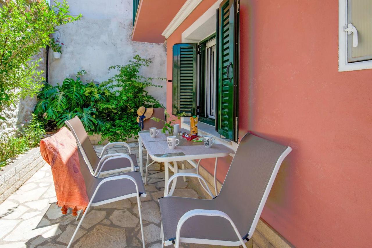 Doras House Apartment Gaios Bagian luar foto