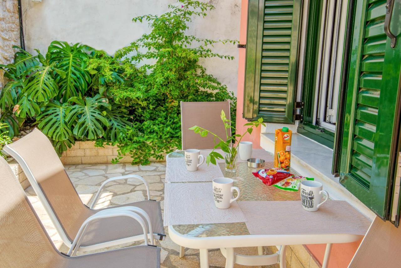 Doras House Apartment Gaios Bagian luar foto